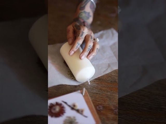 Vídeo relacionado con Set de 3 Velas Con Forma de Rosa Roja - Decorativas Rojas en Cajita Regalo