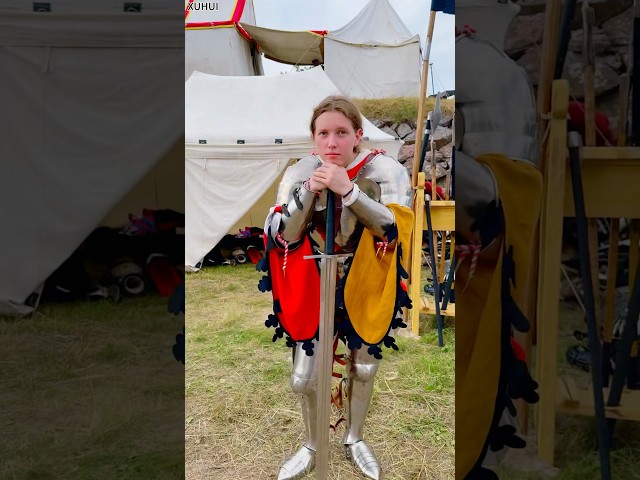 Vídeo relacionado con LOOYAR Middle Ages Medieval PU Foam Two Handed Sword Toy Great Sword Weapon Toy for Knight Soldier Warrior Costume Battle Play Halloween Cosplay LARP Silver?