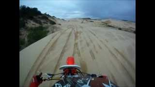 preview picture of video 'Trilha de moto nas dunas de jaguaruna-SC. Amigos de paraiso, SMO e Cedro. HD.'