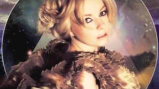 Every Little Earthquake - Little Boots + Lyrics