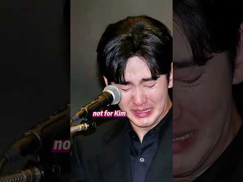 Did you notice these little gestures of Kim Soo Hyun during the press conference? #kimsoohyun