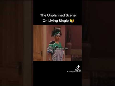 Funny unplanned scene  on Living Single 🤣