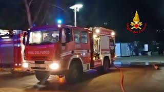 sette-automezzi-in-fiamme-a-castelfranci-l-intervento-dei-vigili-del-fuoco