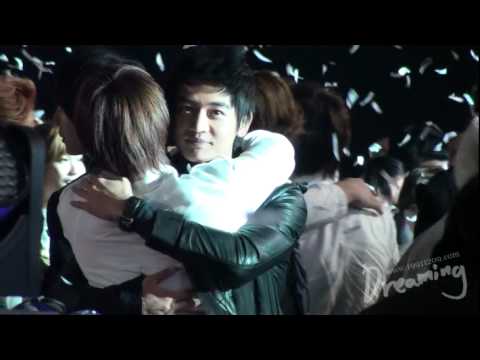 [Dreaming] 10.12.09 MiNo hugging Eunhyuk@GDA
