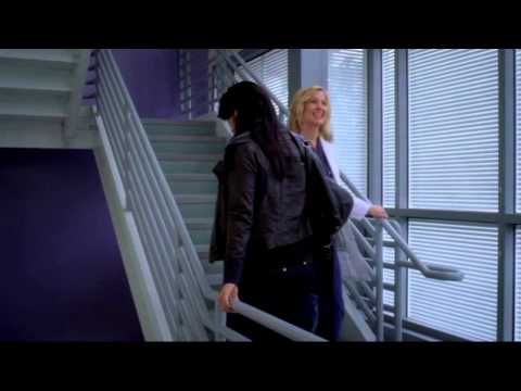 Calzona 5x20 Kiss at the stairs