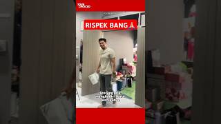 Download lagu A man attends his ex-girlfriend's wedding with full confidence. mp3 Download lagu A man attends his ex-girlfriend's wedding with full confidence. mp3