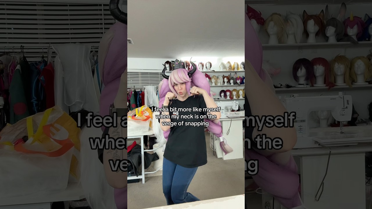 Big wigs are heavy, it’s ok  #wigstyling #cosplay