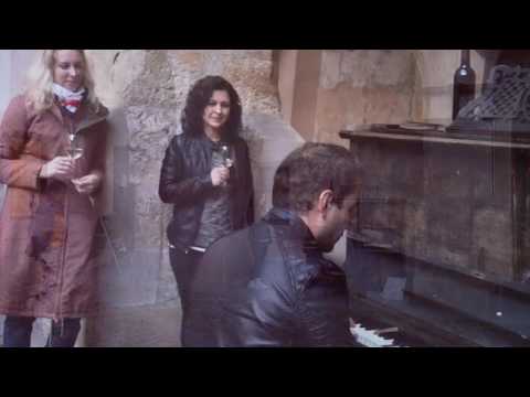 Pojďte si s námi užívat přátelství ve vinném baru