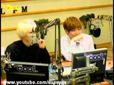 110927-DJEunTeuk Watching TV