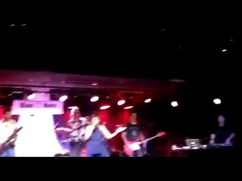 Cris Delanno e BossaCucaNova e Roberto Menescal - Balança