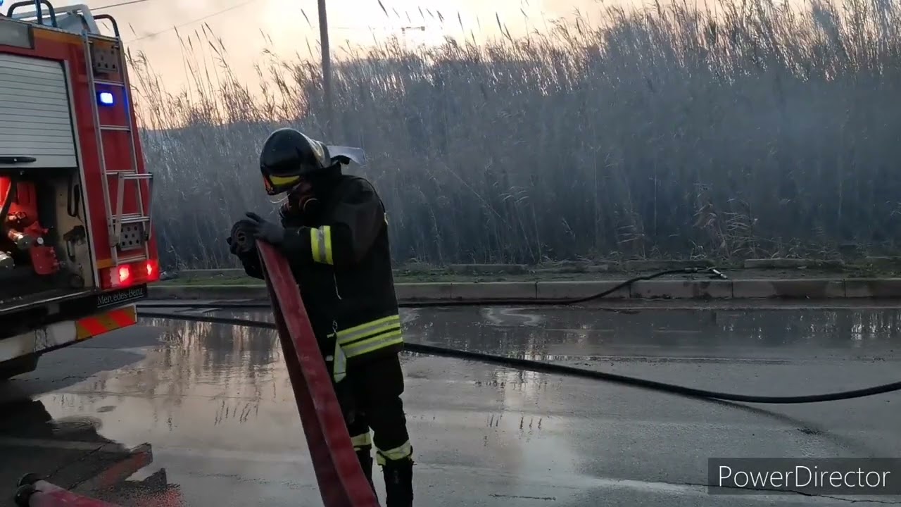 Termoli, fiamme a Rio Vivo