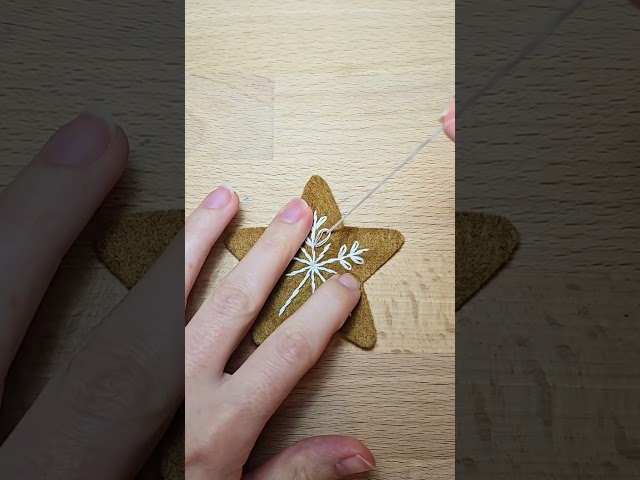 Vídeo relacionado con A Year of Felt Decorations: Easy-To-Sew Accessories for Every Season