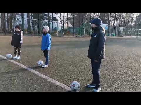 Motor-kognitives Training mit Ball im #fußball 💪 /Bewegungsmatrix vor-zurück-rückwärts