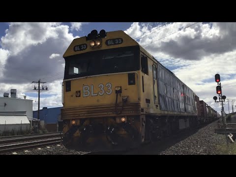 7902V Fruit with BL33 at Thompsons road heading around the C box towards Melbourne 27/3/2021