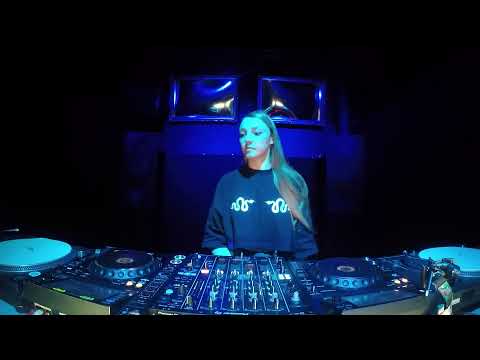 The Blue Oyster: MELANIA . / 18.09 / 20 - 21