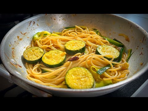 ズッキーニのペペロンチーノ（南イタリア風アンチョビとレモンのパスタ）