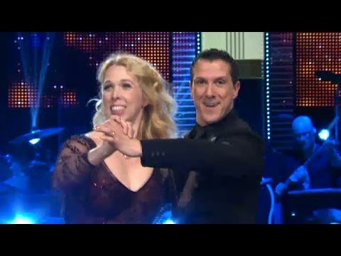 Erika Borbos dansar tango i Tony bjuder upp - Let’s Dance (TV4)