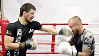 Бой Пулемётчик с профи бойцом! Зарубились
