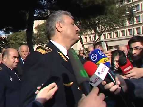 Bakı Metropolitenin rəisi Tağı Əhmədov mikrofonu ANS-in jurnalistinin başına çırpır