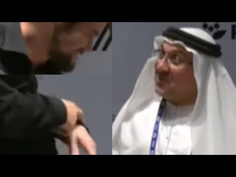 Magnus Carlsen Asks Arbiter "What Time Is It?"