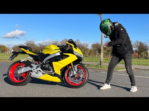First time on an Aprilia RS660, the 2-cylinder engine makes a BANG!