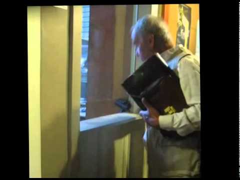 Roberto+Pirillo+tenta+provar+que+não+está+morto+!!!!!!!!!!!!!!!!!!!!!!!!!!!!!!!!!!.flv