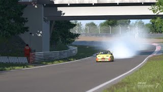 グランツーリスモ 7　ドリフトっぽく曲がれてる？