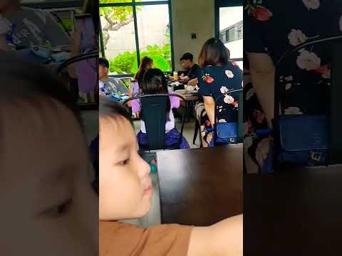 Liburan di Jombang? Jangan lewatkan ESSEMU Cafe! Tempat nongkrong kekinian yang bikin suasana semakin seru! ☕✨