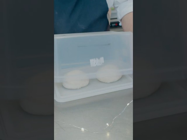 Vídeo relacionado con CookandSupply Contenedor para Fermentación de Pizza y Pan BPA-free - Caja para Masa Certificada de Grado Alimenticio - Made in Italy - 1 Caja Apilable 40x30x10 + 1 Tapa