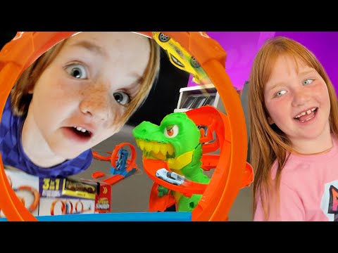 ADLEY and NiKO are in a HOTWHEELS SHOW!! Crazy Track Creator Showdown Challenges & Fun with Friends