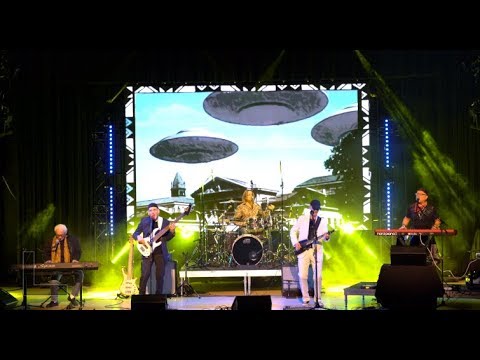 download lagu mp3 mp4 The Hit Men, download lagu The Hit Men gratis, unduh video klip The Hit Men