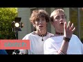 Figuranten op de filmset | Wesley en Rodney