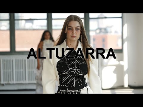 Altuzarra SS 2022 Fashion Show (Gigi Hadid, Adut Akech...)