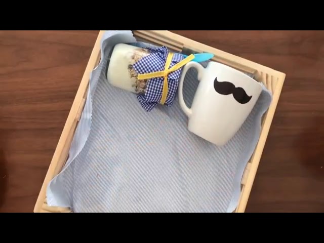 Vídeo relacionado con Vicloon Figura de Madera Temblorosa, Figura de Acción Artesanal con Gafas Magnéticas, Encantadora Figura de Madera Que se Balancea para Decorar el Coche Oficina, Regalos para Hombres