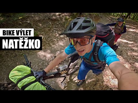 VÍKEND S BIKEM: Traily, kola, pánev a spaní pod hvězdami