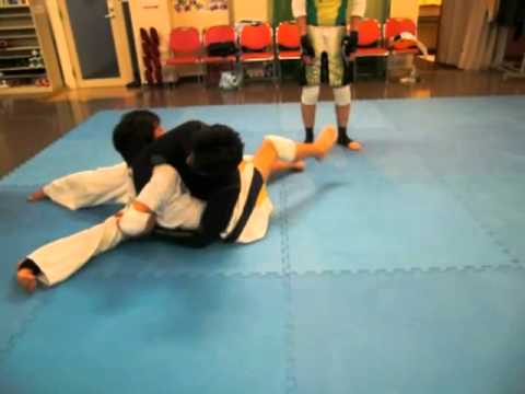 尼崎総合格闘技ジムＢＭＣ　ガードポジション～アームロック　2013年11月5日（火）