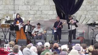 Offa Rex sings 'The Gardener' at 2017 Newport Folk Festival