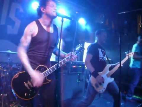 DONOTS - Born a wolf (NEW SONG!) live @ Underground, Köln 30.11.2011