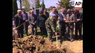 BOSNIA: CROATIAN OFFENSIVE: FUNERALS OF YOUNG VICTIMS