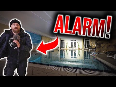 PLÖTZLICH FÄHRT DER AUFZUG HOCH! - Flucht aus dem "verlassenen" Hotel!