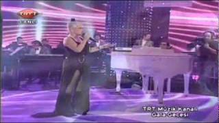 SEZEN AKSU £££ İzmir&#39;in Kızları