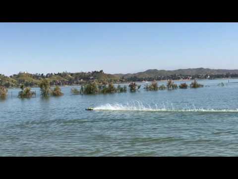 PRB08028 Pro Boat Models Hydro UL-19 30 Inch Boat on rough water