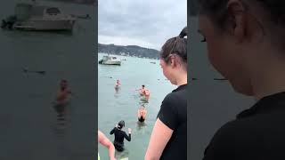 İstanbul da yüzmeyi bilmeyenlere herkese yüzmeyi öğretiyorum vlog 1 Aydın Aydiner #deniz #sea 