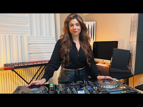 Laura van Dam - Capture Radio 014 (Melodic Techno / Progressive House)