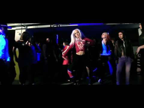 L.L. Junior - Neon lányai (Hivatalos Videoklip)