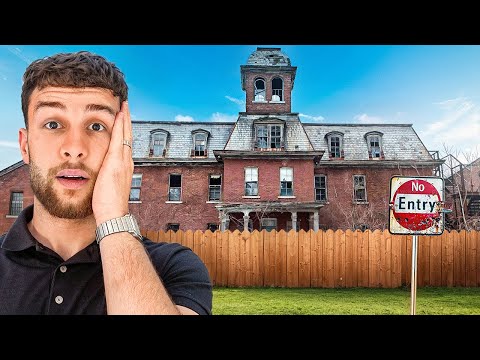 Wir betreten eine verlassene Psychiatrie..