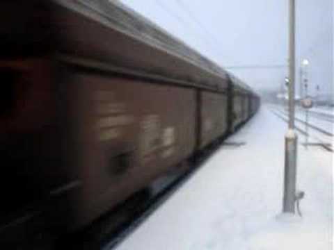 122.045 s vyrovnávkou projíždí Teplicemi..