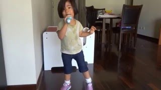 次女の歌と踊り、アナと雪の女王英語版