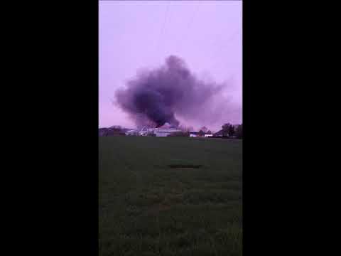 Großbrand bei WIBO in Meitingen, am 10.04.2014 gefilmt, um ca. 06.00 morgens, aus großer Entfernung