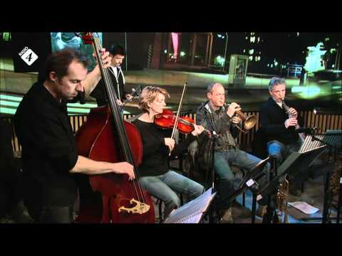 VIRUS 5 april 2012: Egon Kracht & The Troupe - "Niet je pijn"